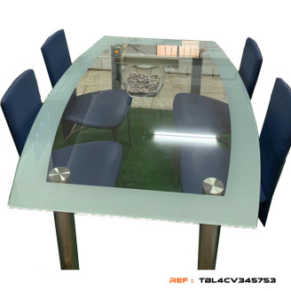 Table en verre avec 4 chaises 